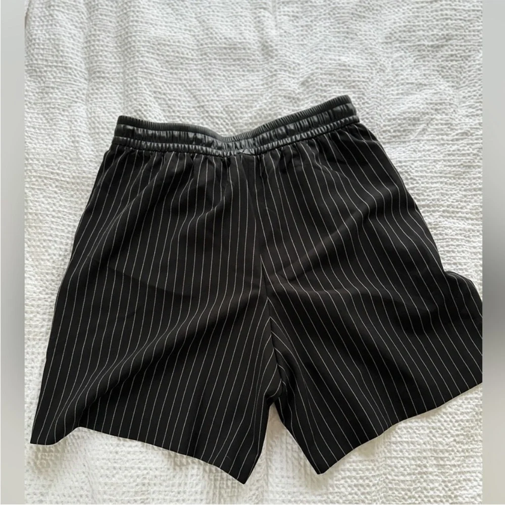 Express Black and White Pinstripe Women Dressy Shorts with Elastic Waistband - Picture 2 of 9